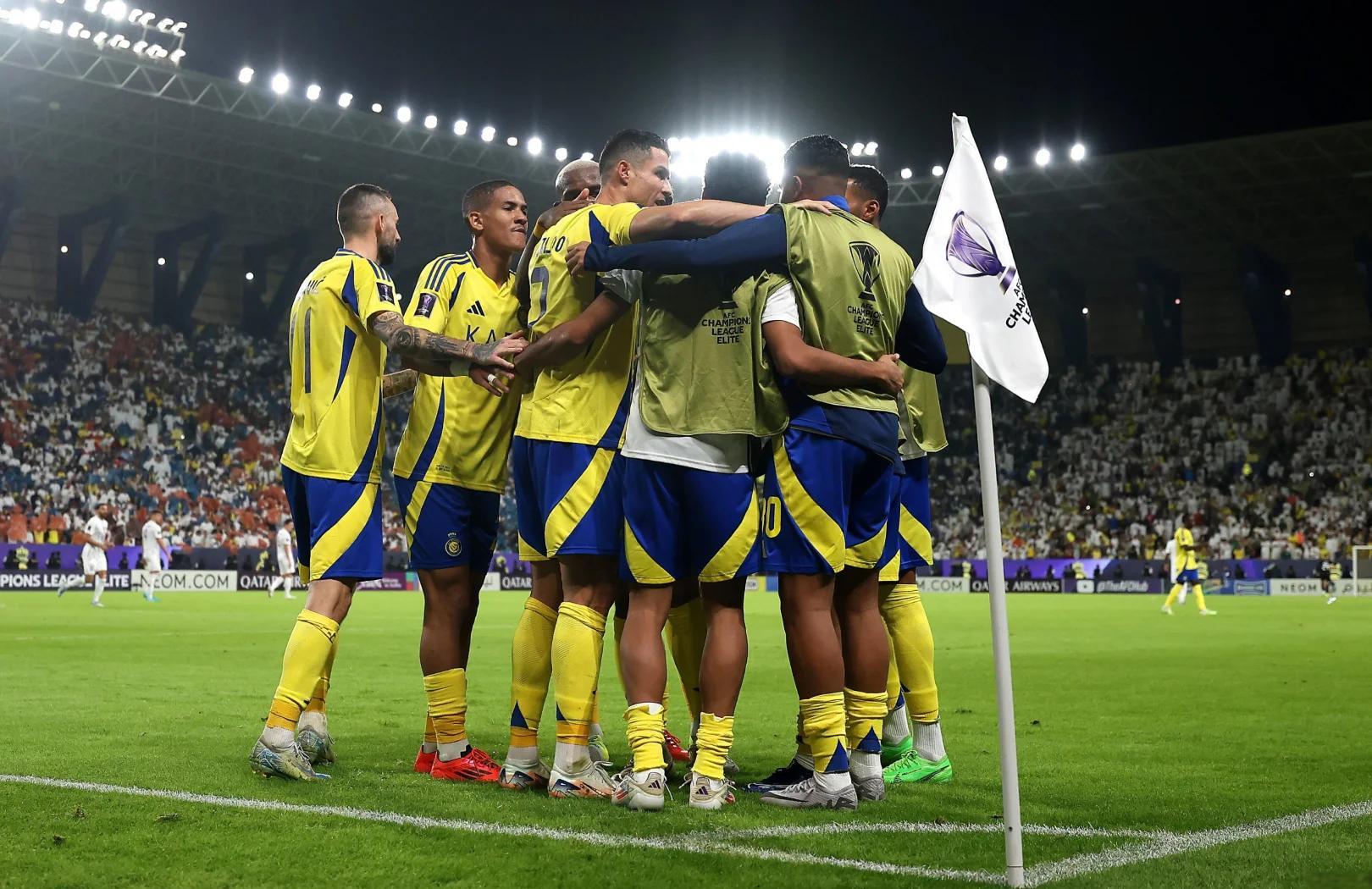 C罗重返赛场，刷新纪录首场状态出色，巴塞罗那观众沸腾！比赛高潮迭起的简单介绍星空体育中国