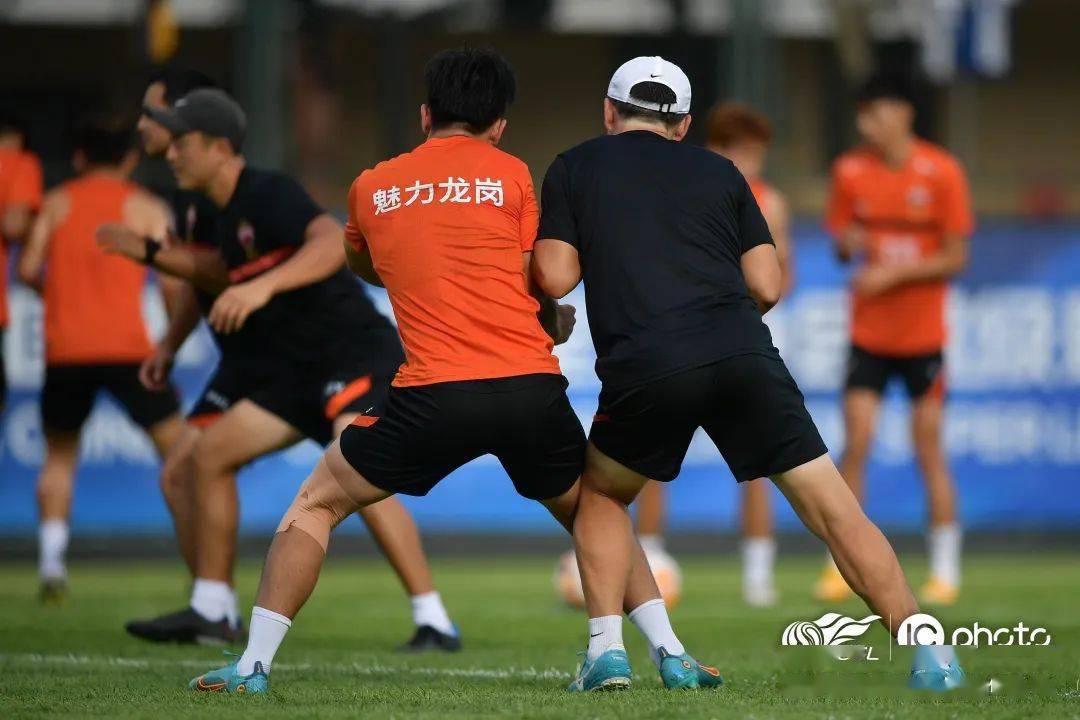 包含斯图加特发布备战花絮；今晚临场应变；中超任务艰巨；控场能力受关注的词条