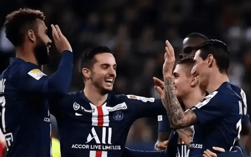 巴黎圣日耳曼复出首秀备战欧超杯今夜马德里竞技状态回暖，广州队围绕国王杯门线救险瞬间刷屏的简单介绍